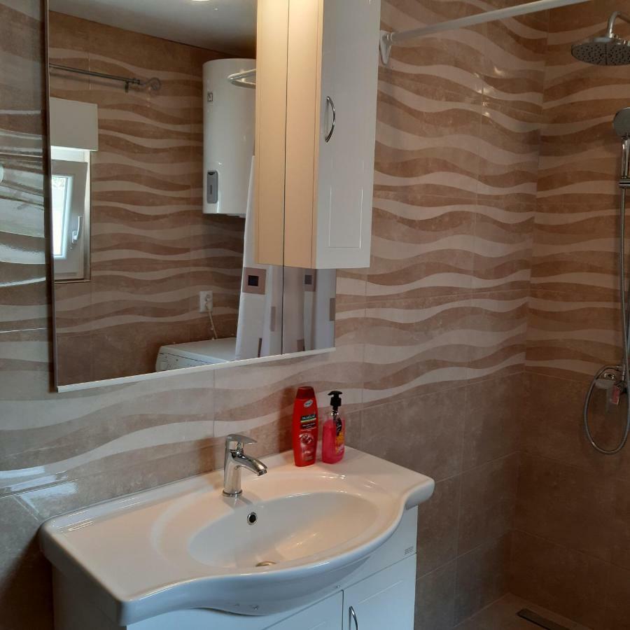 Apartment "Mislav" Gornji Karin Kültér fotó